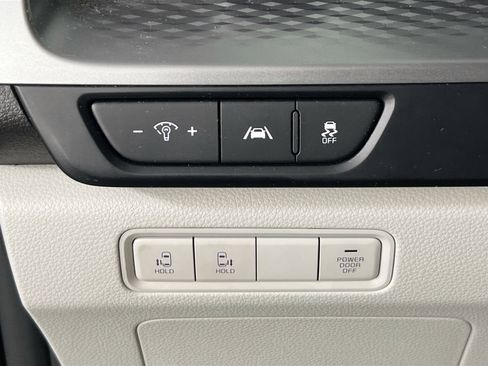 Used 2024 Kia Carnival LX image 10