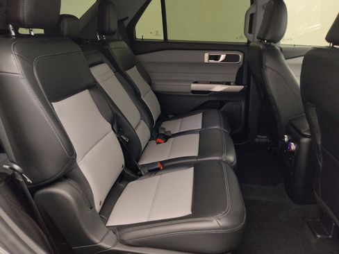 Used 2022 Ford Explorer XLT w/ Equipment Group 202A RWD image 19