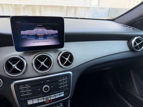 Used 2018 Mercedes-Benz GLA 250 image 16