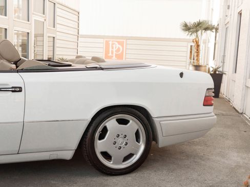 Used 1995 Mercedes-Benz E 320 Convertible image 5