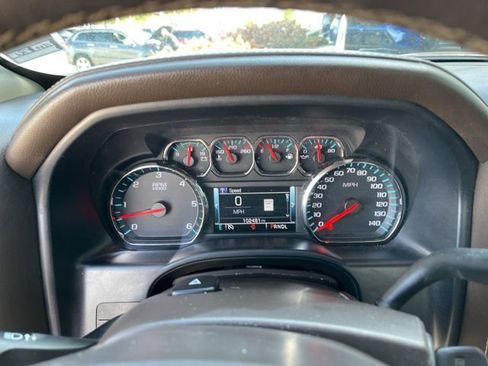 Used 2018 GMC Sierra 1500 SLT AWD/4WD image 9