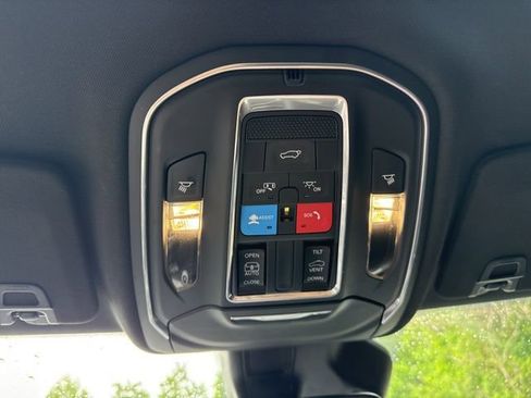Used 2022 Jeep Grand Cherokee L Laredo AWD/4WD image 27