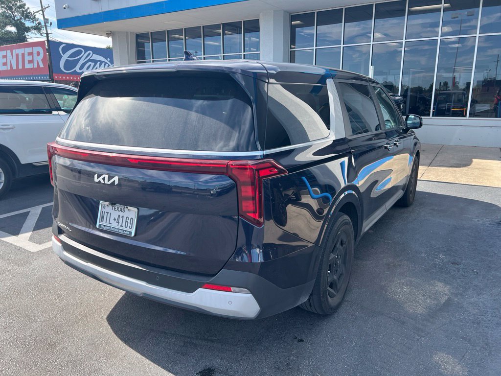 Used 2025 Kia Carnival LX FWD image 3
