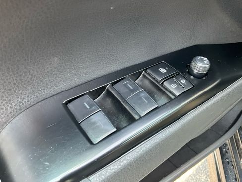 Used 2025 Toyota Camry SE FWD image 19