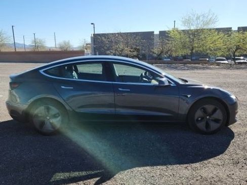 Used 2020 Tesla Model 3 Standard Range Plus image 4