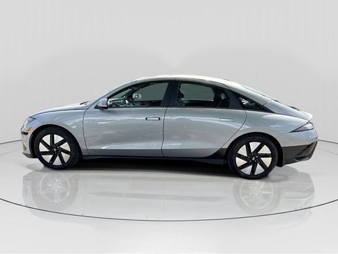 Used 2024 Hyundai Ioniq 6 SE RWD image 4