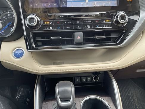 Certified 2021 Toyota Highlander Platinum image 20