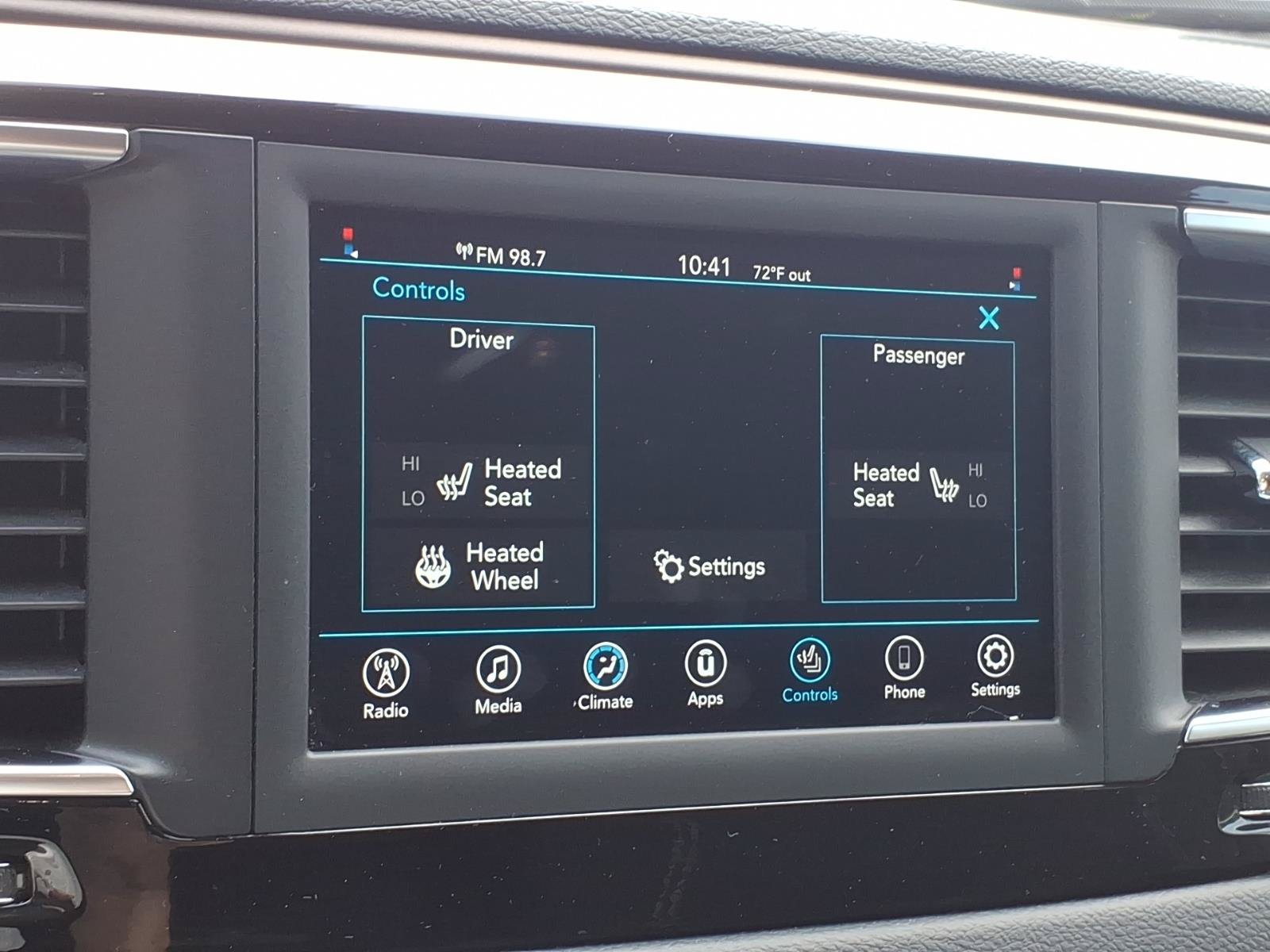 Used 2020 Chrysler Voyager LX w/ Cold Weather Group FWD image 15
