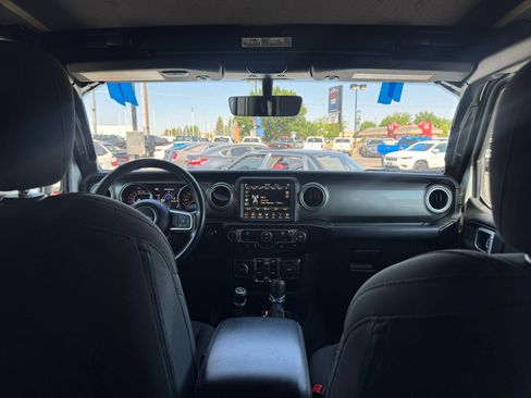 Used 2022 Jeep Wrangler Unlimited Sahara image 21