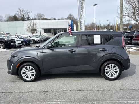 Used 2023 Kia Soul LX image 7