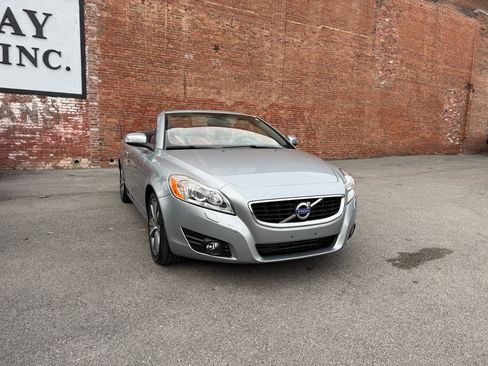 Used 2012 Volvo C70 T5 w/ Climate Pkg image 2
