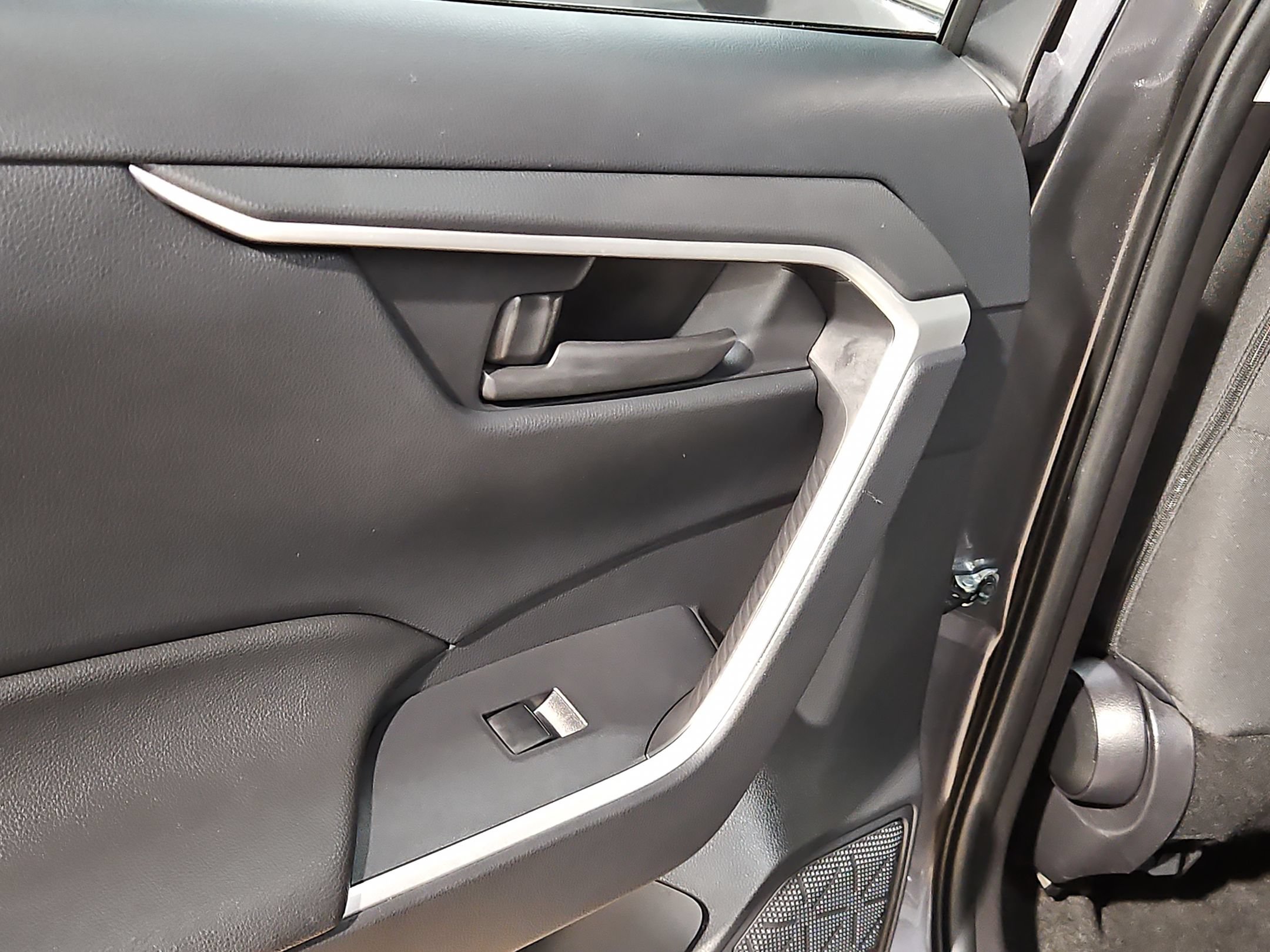 Certified 2025 Toyota RAV4 LE AWD/4WD image 33