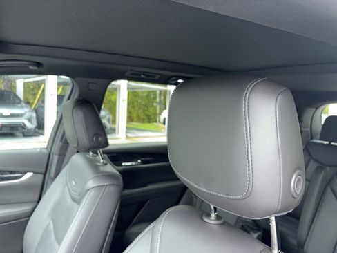 Used 2023 Cadillac XT6 Premium Luxury w/ Technology Package FWD image 10