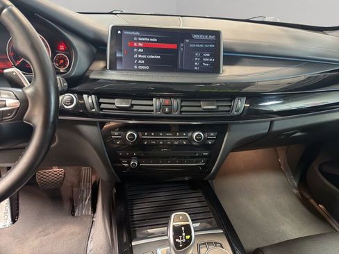 Used 2018 BMW X5 xDrive50i w/ M Sport Package AWD/4WD image 13
