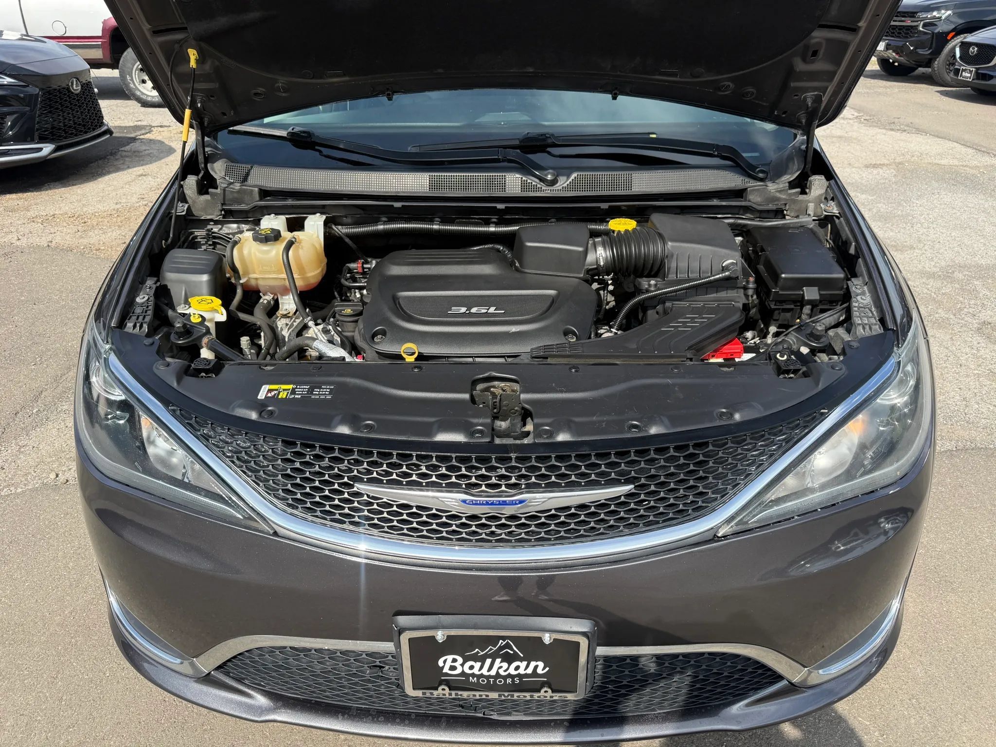 Used 2017 Chrysler Pacifica Touring-L FWD image 32
