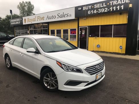 Used 2017 Hyundai Sonata SE FWD image 2