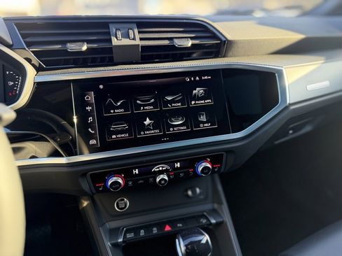 Certified 2025 Audi Q3 2.0T Premium w/ Convenience Package image 19