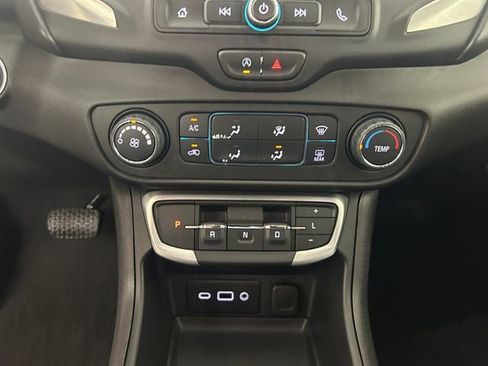 Used 2024 GMC Terrain SLE AWD/4WD image 20