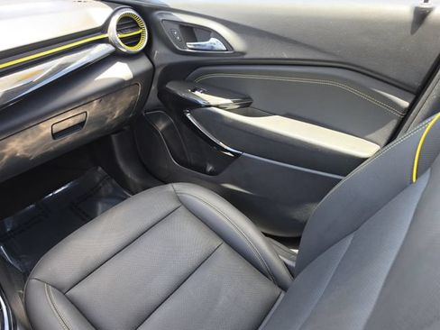 Used 2024 Chevrolet Trax ACTIV w/ Sunroof Package FWD image 17