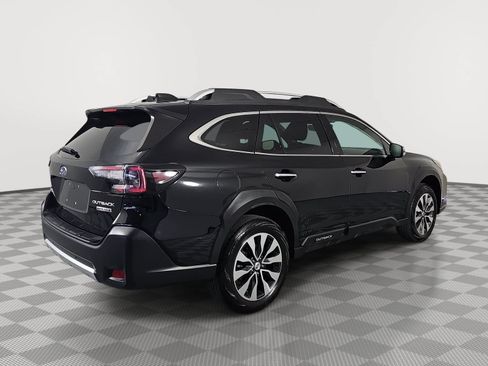Used 2023 Subaru Outback Touring AWD/4WD image 8