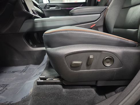 Used 2024 GMC Acadia AT4 w/ Luxury Package image 31