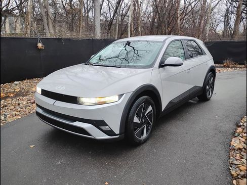 New 2026 Hyundai Ioniq 5 SE image 2