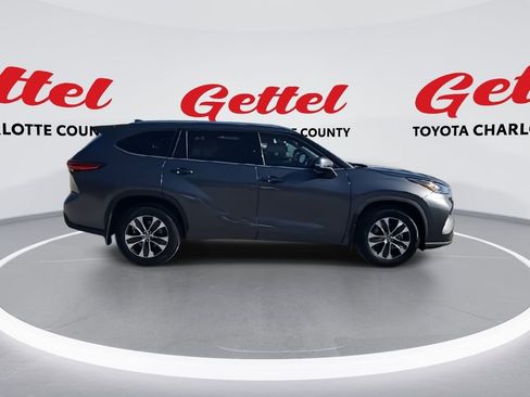 Used 2020 Toyota Highlander XLE image 9