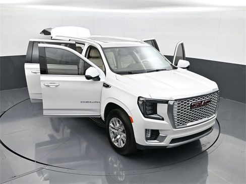 Used 2021 GMC Yukon XL Denali image 30