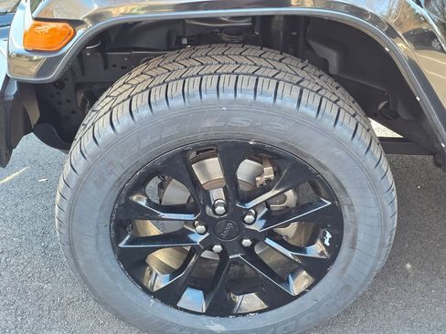 Used 2021 Jeep Gladiator Overland image 11