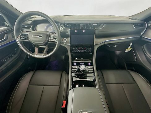 New 2025 Jeep Grand Cherokee L Overland w/ Luxury Tech Group IV image 9