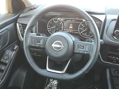 Used 2024 Nissan Rogue SV w/ SV Premium Package image 35