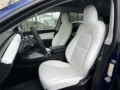 Used 2021 Tesla Model Y Long Range image 11