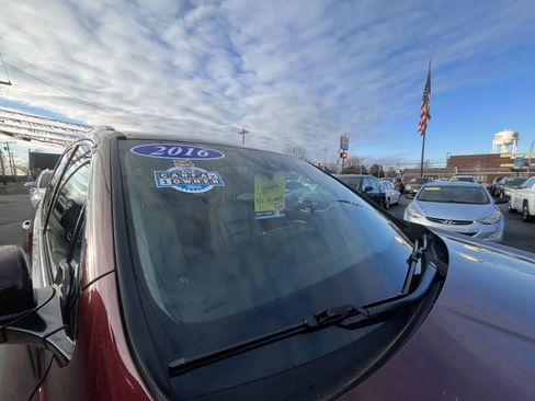 Used 2016 Honda Pilot Touring image 11