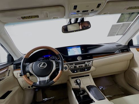 Used 2013 Lexus ES 300h image 30