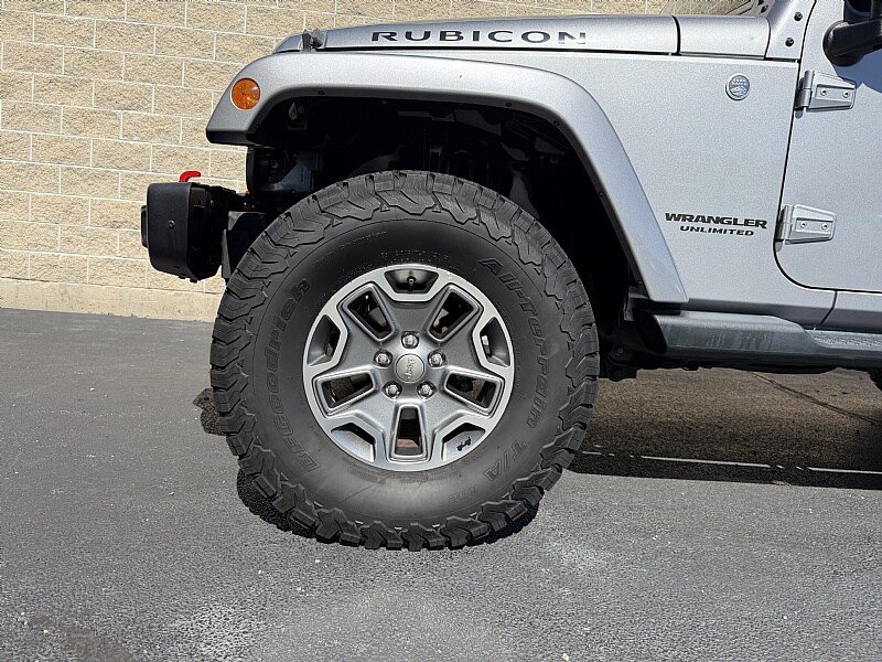 Used 2015 Jeep Wrangler Unlimited Rubicon w/ Connectivity Group AWD/4WD image 9