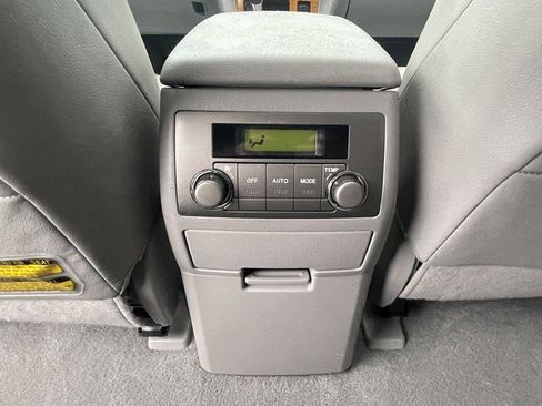 Used 2010 Toyota Highlander Limited image 27