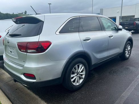 Used 2019 Kia Sorento AWD V6 image 4