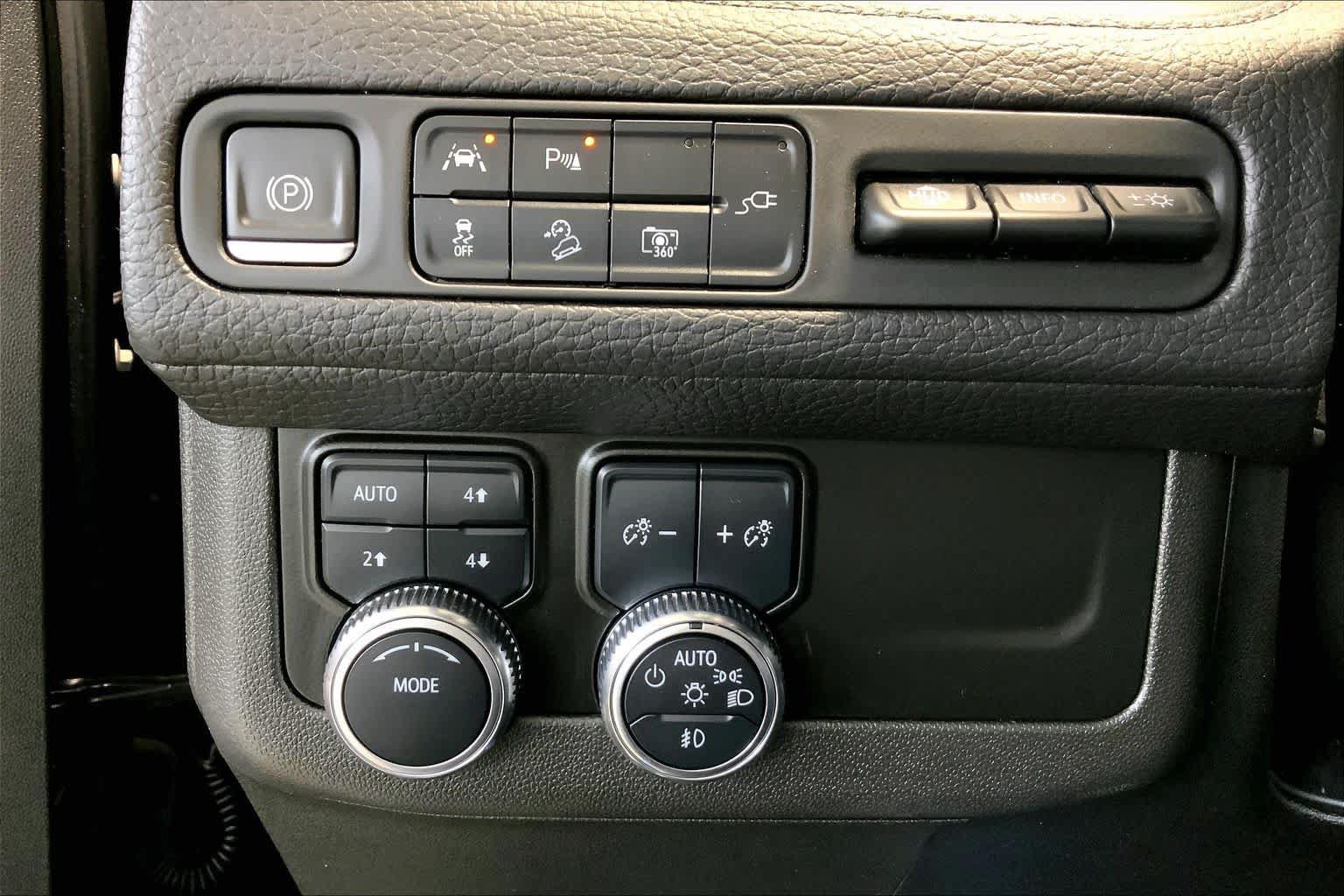 Used 2022 GMC Yukon XL Denali AWD/4WD image 33