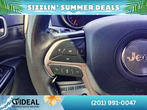 Used 2019 Jeep Grand Cherokee Laredo AWD/4WD image 28