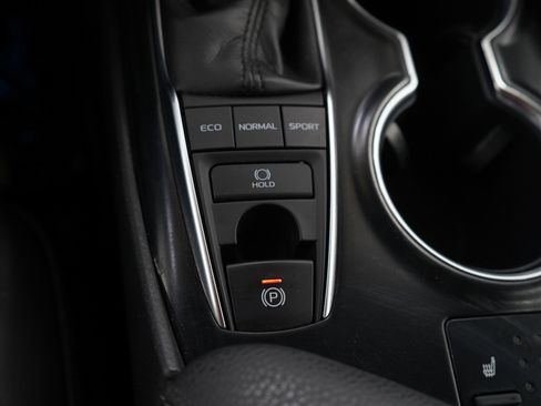 Used 2018 Toyota Camry XSE image 23