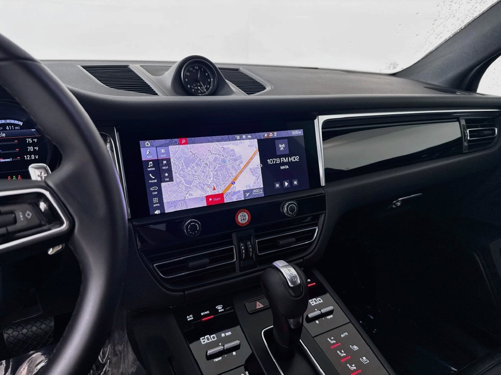 Certified 2026 Porsche Macan AWD/4WD image 16