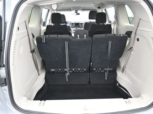 Used 2022 Chrysler Voyager LX FWD image 31
