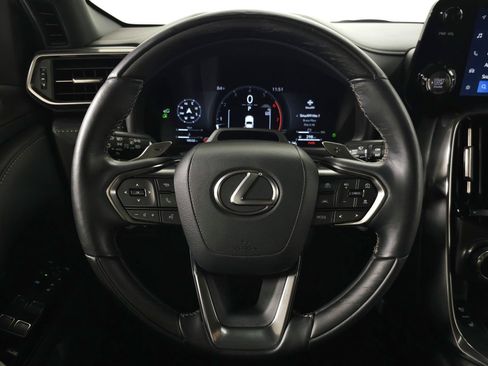 Used 2025 Lexus LX 600 4WD w/ Accessory Package (2T) image 20