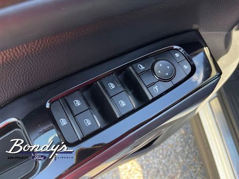 Used 2023 Nissan Pathfinder SL w/ Lighting Package (N92) image 10