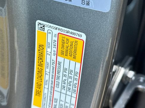 New 2025 Chevrolet Suburban Premier image 32