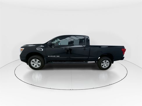 Used 2017 Nissan Titan S image 5