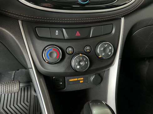 Used 2021 Chevrolet Trax LT w/ Driver Confidence Package AWD/4WD image 14