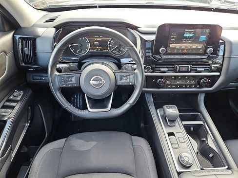 Used 2022 Nissan Pathfinder SV w/ SV Premium Package image 10