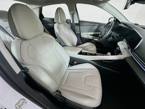 Used 2024 Hyundai Elantra Limited FWD image 31