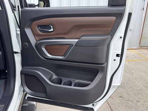 Used 2016 Nissan Titan Platinum Reserve image 43